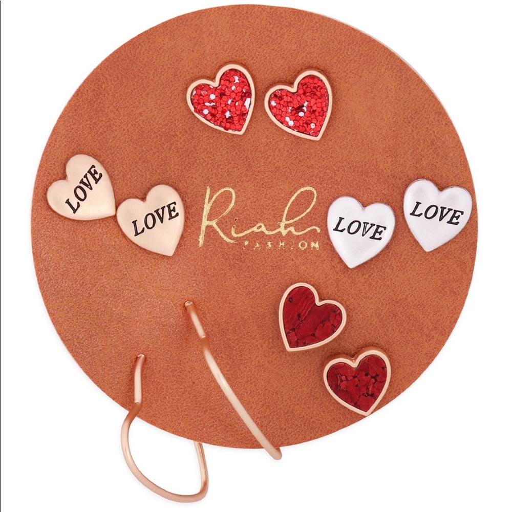 Love & Hearts 😍 Earring set! - Picture 1 of 1